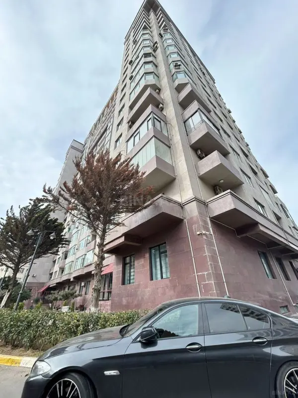 Satılır 3 otaqlı mənzil 151 m²