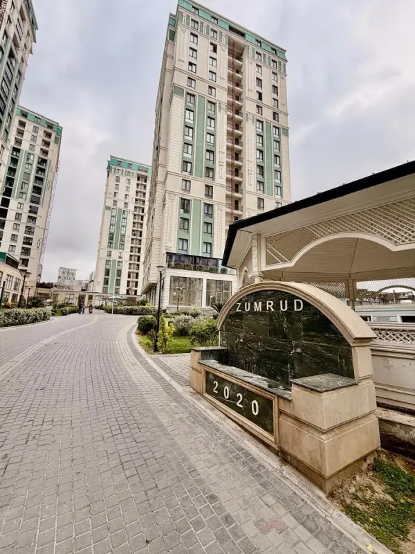 Satılır 4 otaqlı mənzil 177.9 m²