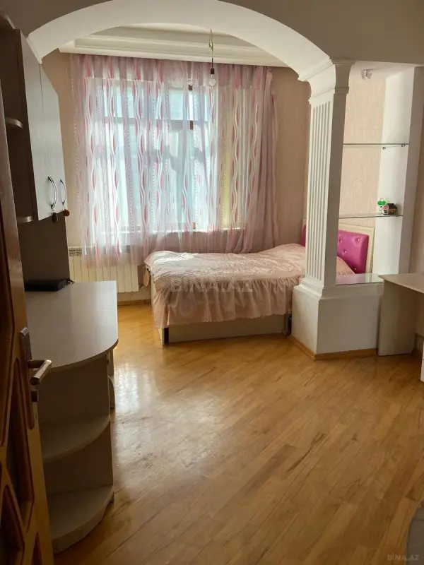Kirayə verilir 4 otaqlı mənzil 221 m²