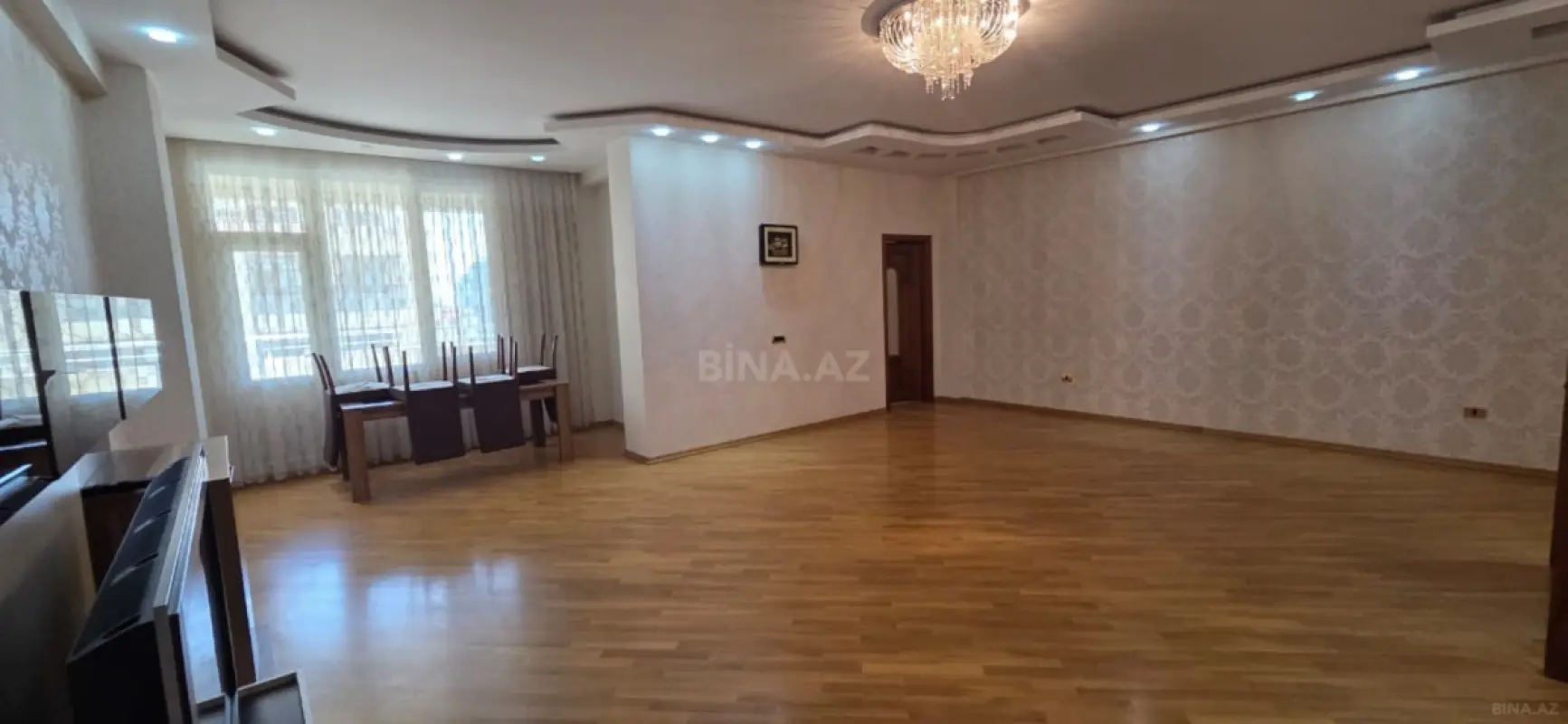 Satılır 4 otaqlı mənzil 200 m²