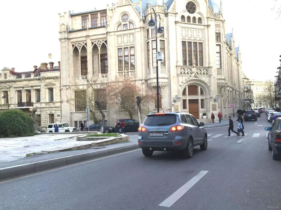 Kirayə verilir 3 otaqlı mənzil 106 m²