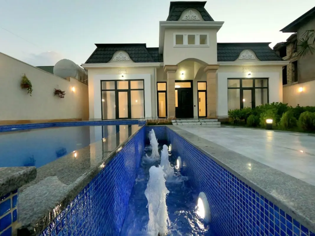 Satılır 5 otaqlı həyət evi 240 m²