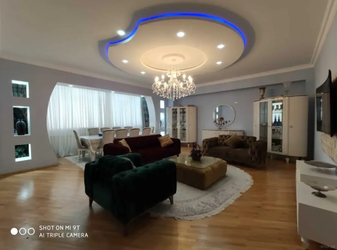 Satılır 4 otaqlı mənzil 226 m²
