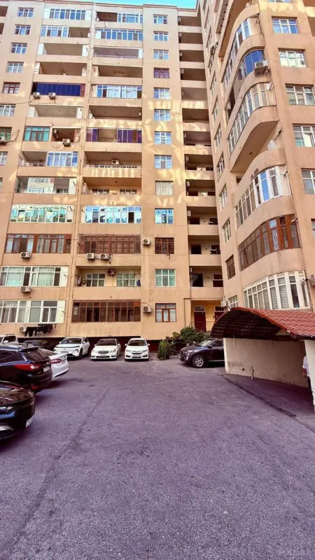 Satılır 3 otaqlı mənzil 124 m²