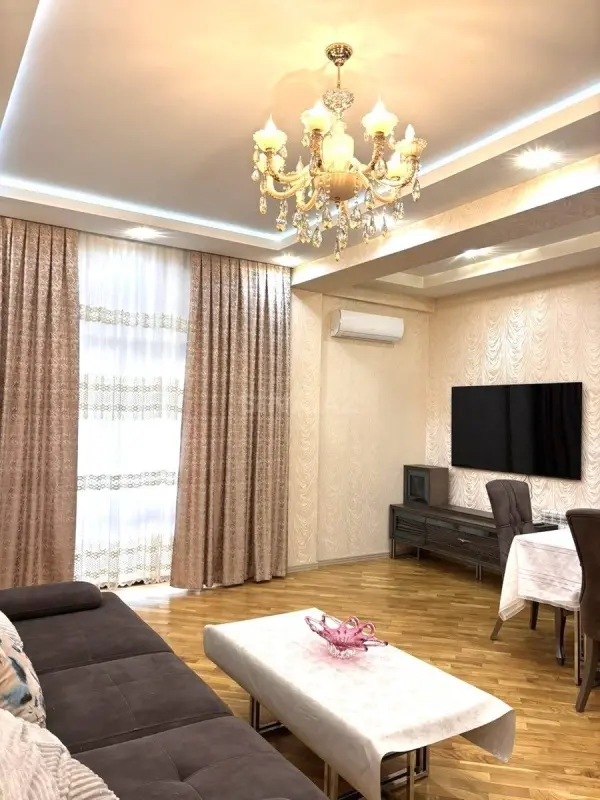 Kirayə verilir 3 otaqlı mənzil 130 m²