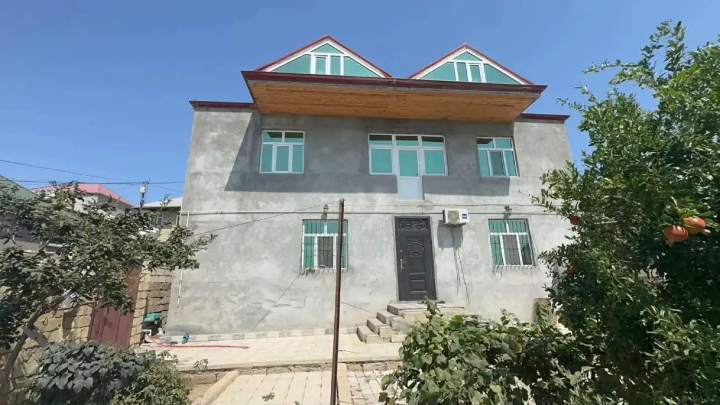 Satılır 7 otaqlı həyət evi 200 m²