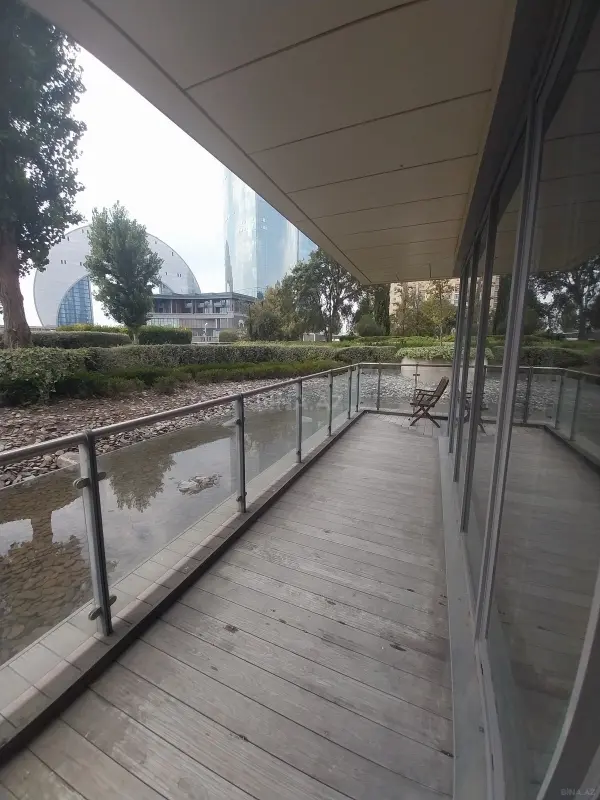 Kirayə verilir 4 otaqlı mənzil 400 m²