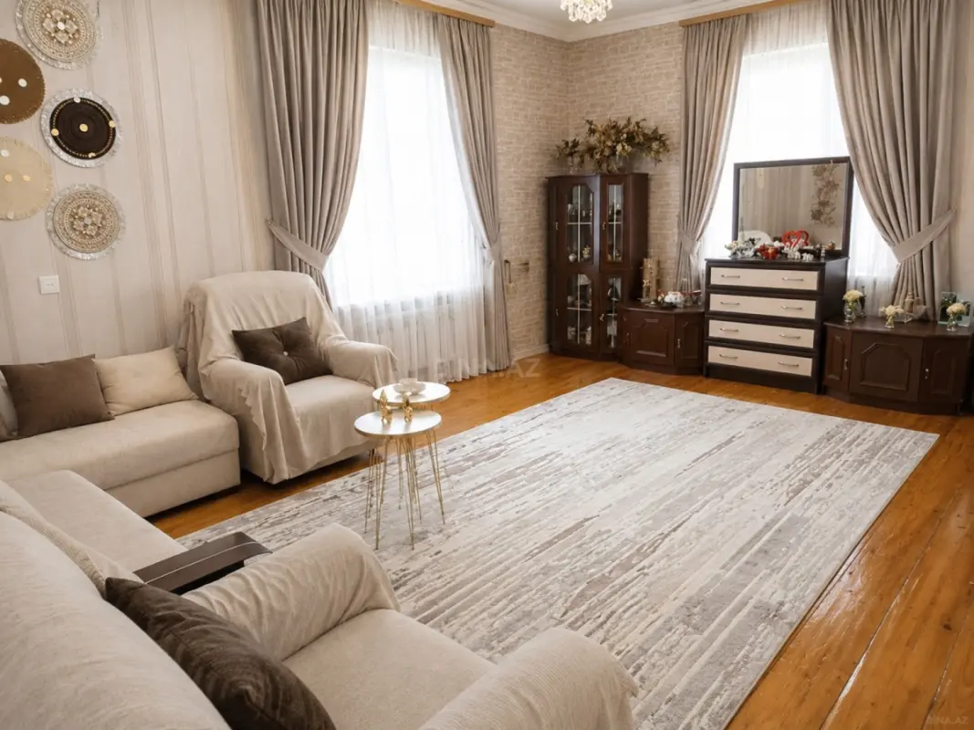 Satılır 7 otaqlı həyət evi 250 m²