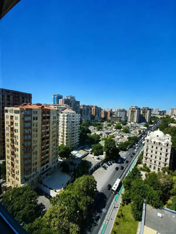 Satılır 3 otaqlı mənzil 175 m²