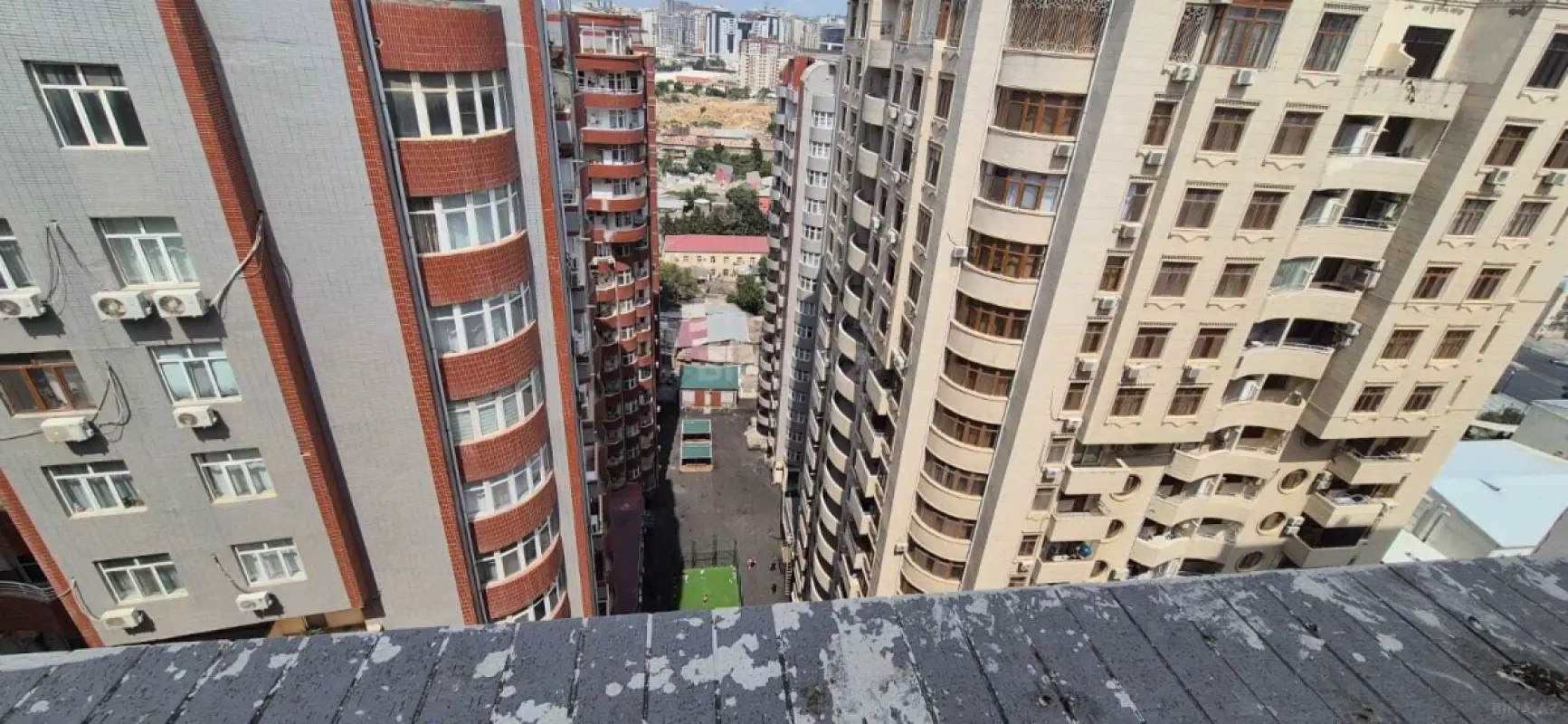Satılır 2 otaqlı mənzil 105 m²