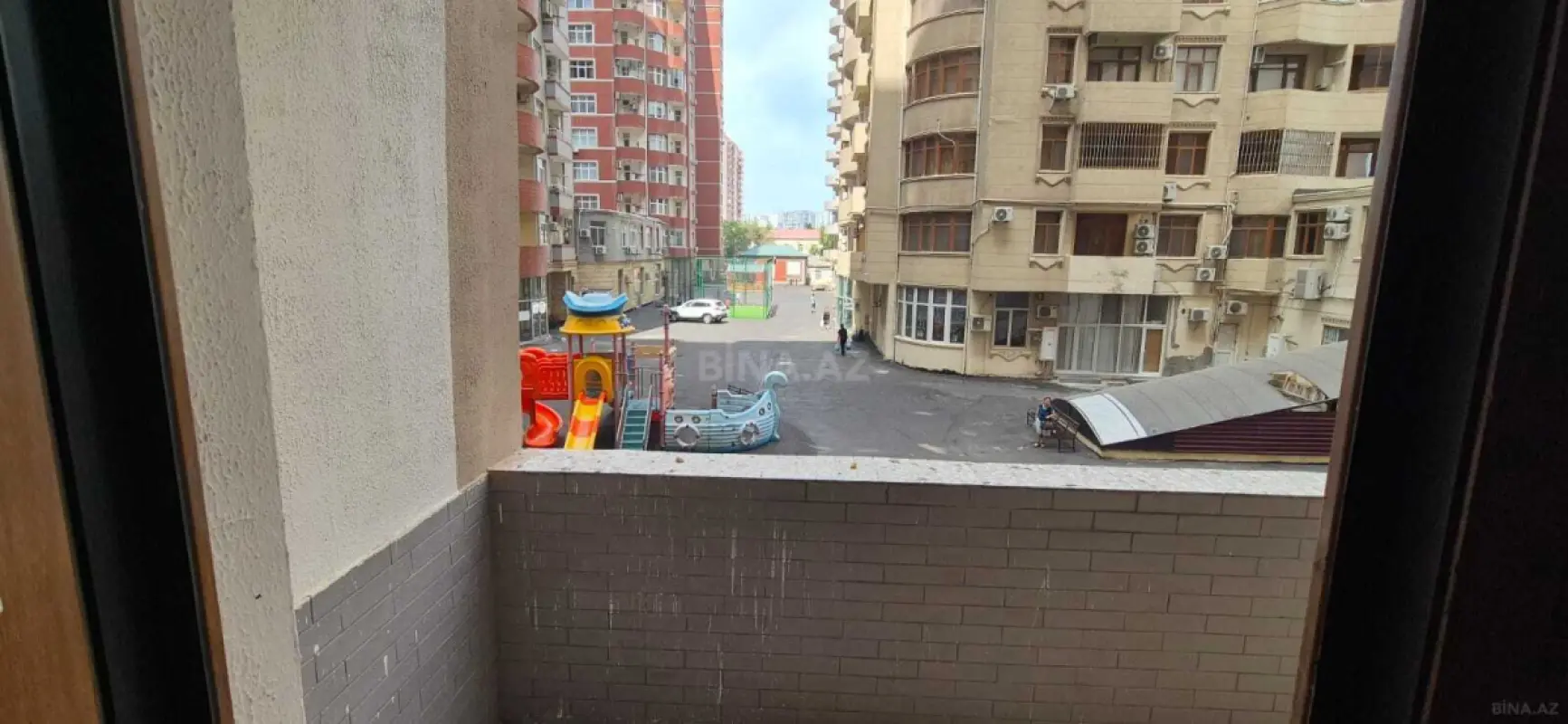 Satılır 3 otaqlı mənzil 137 m²