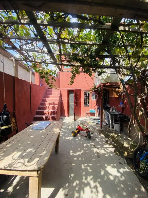 Satılır 5 otaqlı həyət evi 140 m²