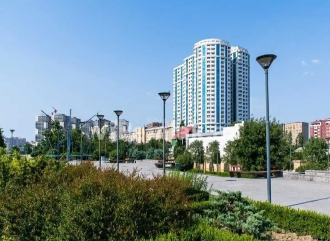 Satılır 3 otaqlı mənzil 120.6 m²