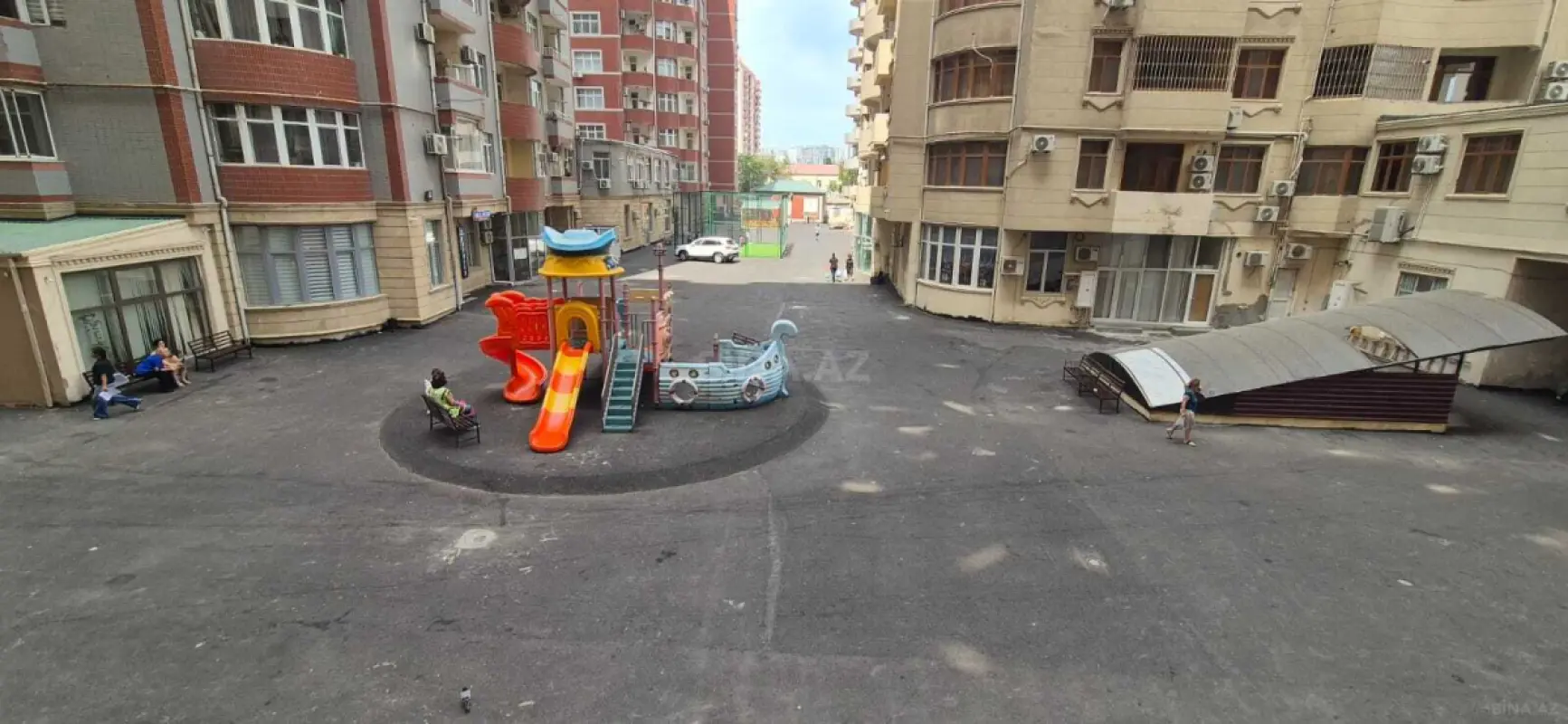 Satılır 4 otaqlı mənzil 147 m²