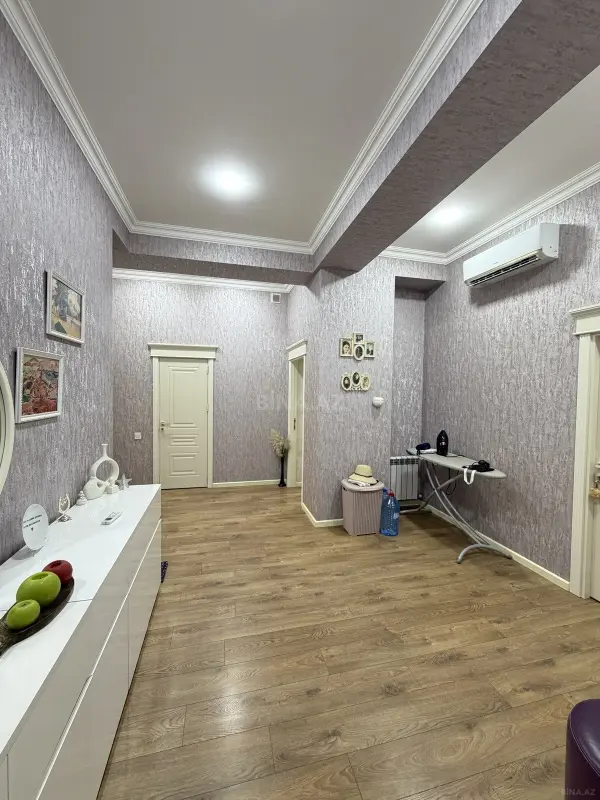 Satılır 3 otaqlı mənzil 130 m²