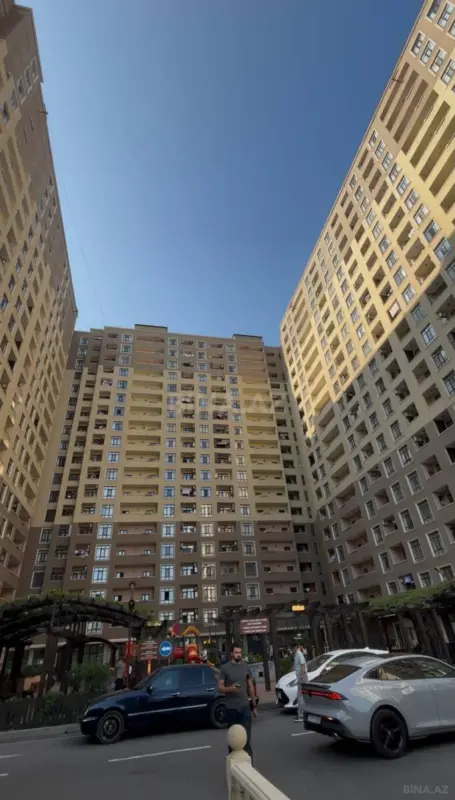 Satılır 3 otaqlı mənzil 136 m²