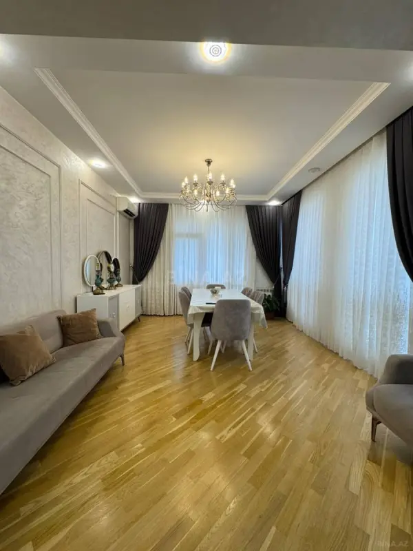 Satılır 4 otaqlı mənzil 156 m²
