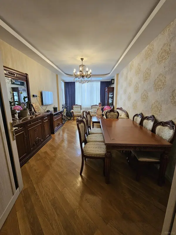 Satılır 3 otaqlı mənzil 105 m²