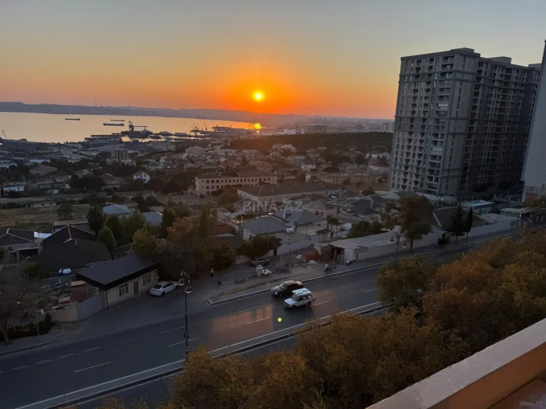 Satılır 4 otaqlı mənzil 100 m²