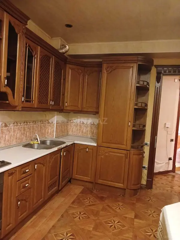 Kirayə verilir 3 otaqlı mənzil 130 m²