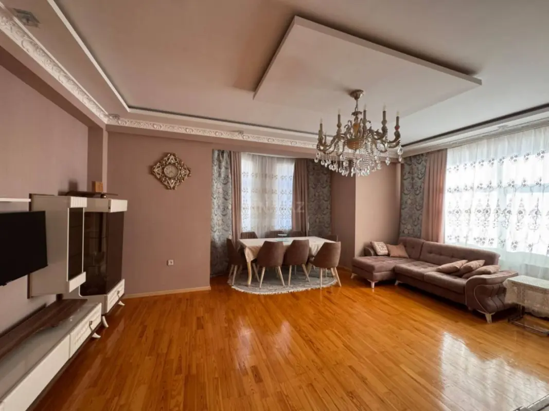 Kirayə verilir 3 otaqlı mənzil 118 m²
