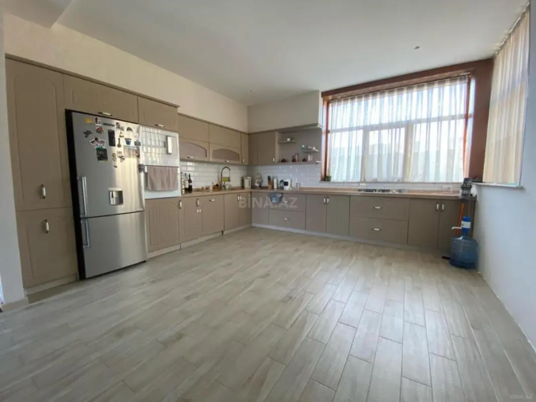 Kirayə verilir 6 otaqlı həyət evi 500 m²