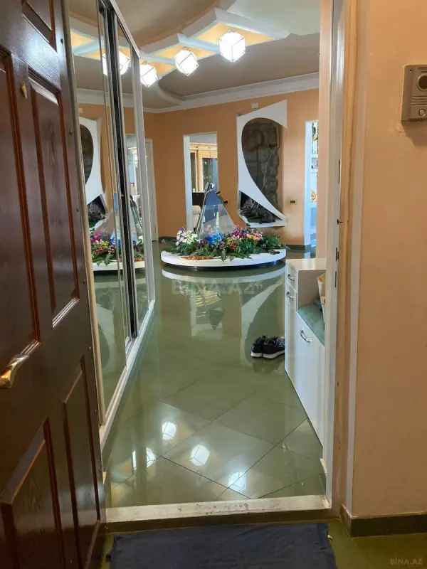 Satılır 2 otaqlı mənzil 160 m²