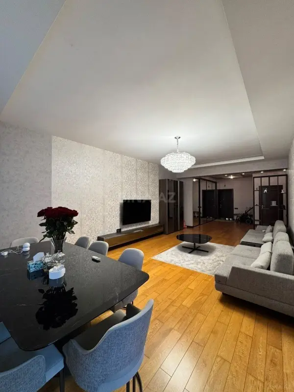 Satılır 3 otaqlı mənzil 158 m²