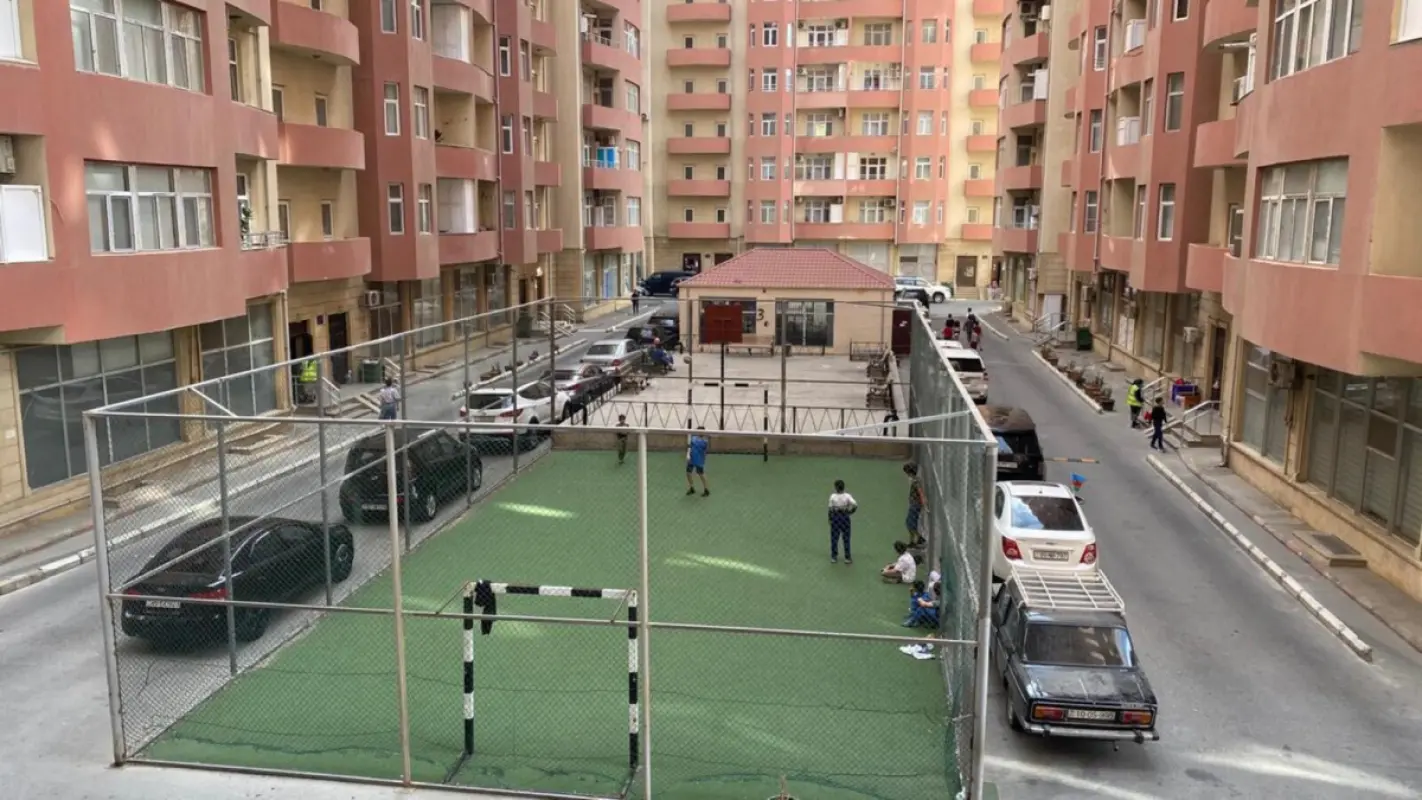 Kirayə verilir 2 otaqlı mənzil 67 m²