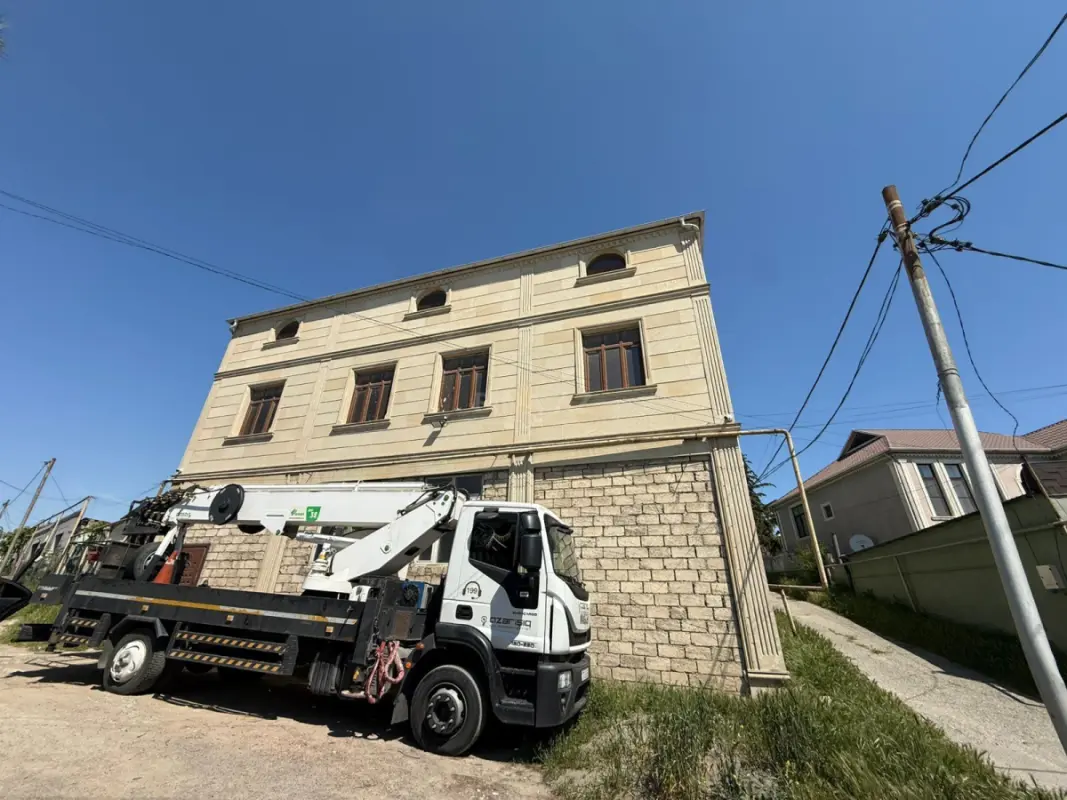 Satılır 7 otaqlı həyət evi 390 m²