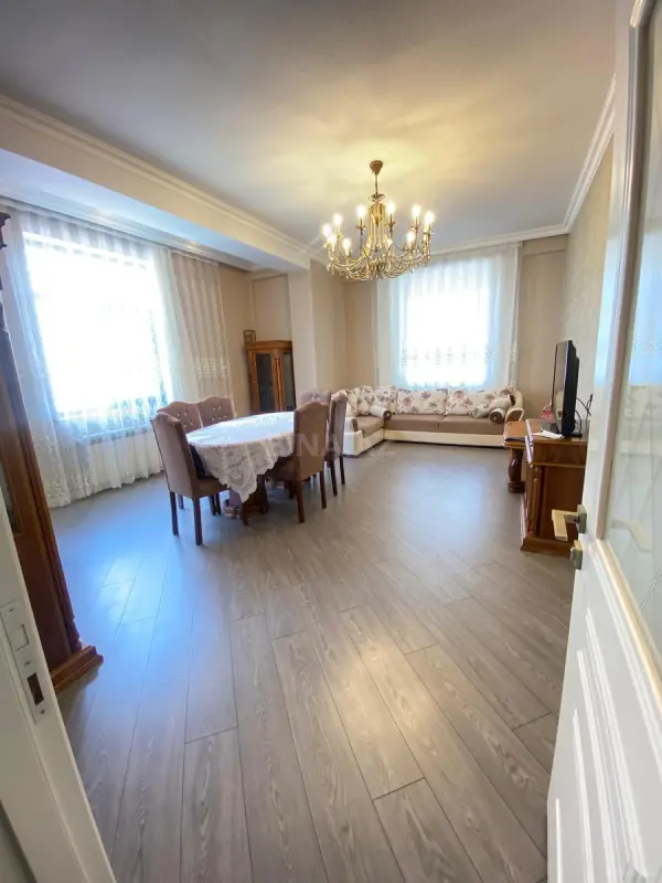 Kirayə verilir 2 otaqlı mənzil 95 m²