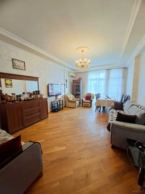 Satılır 3 otaqlı mənzil 126 m²