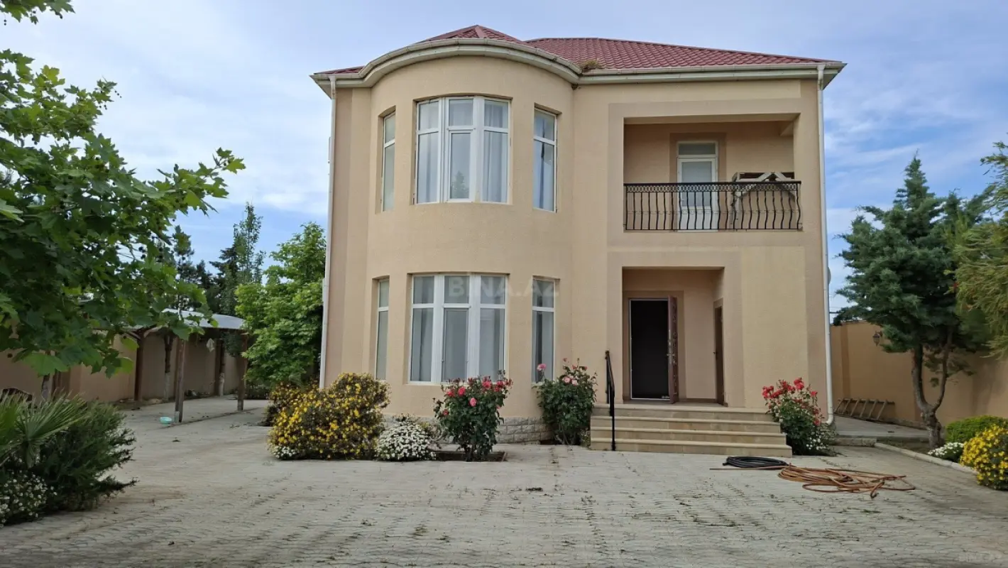 Satılır 6 otaqlı həyət evi 200 m²