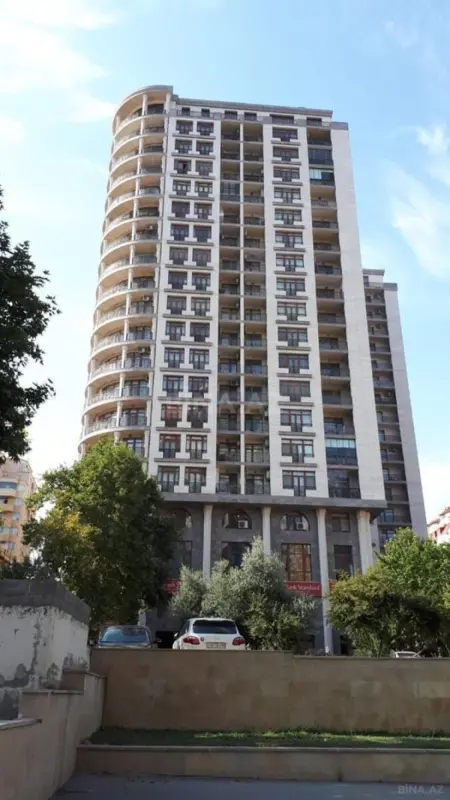 Kirayə verilir 4 otaqlı mənzil 170 m²