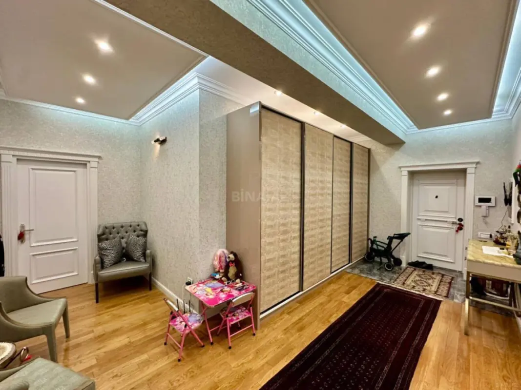 Satılır 2 otaqlı mənzil 114 m²