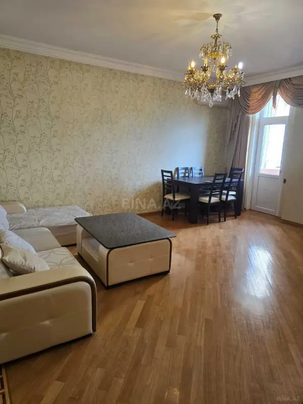 Satılır 3 otaqlı mənzil 135 m²