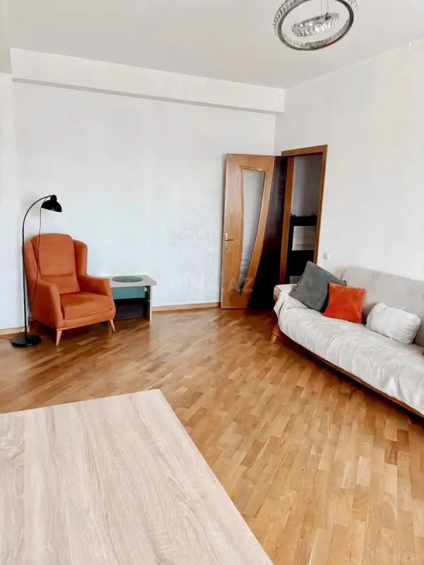 Kirayə verilir 2 otaqlı mənzil 80 m²