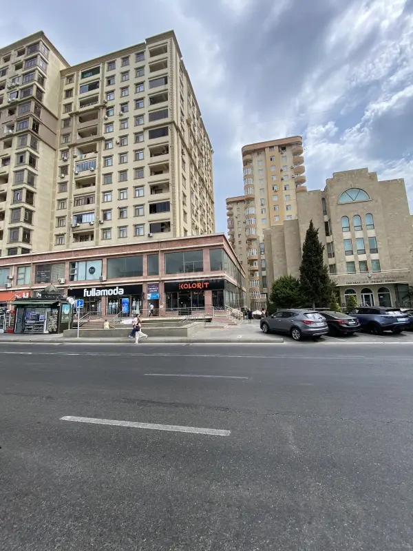 Satılır 3 otaqlı mənzil 105 m²