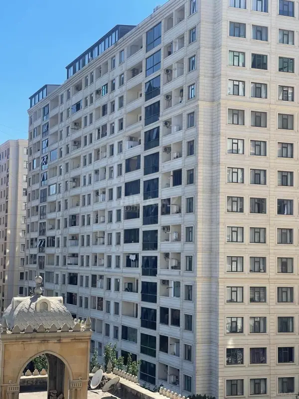 Satılır 3 otaqlı mənzil 142 m²