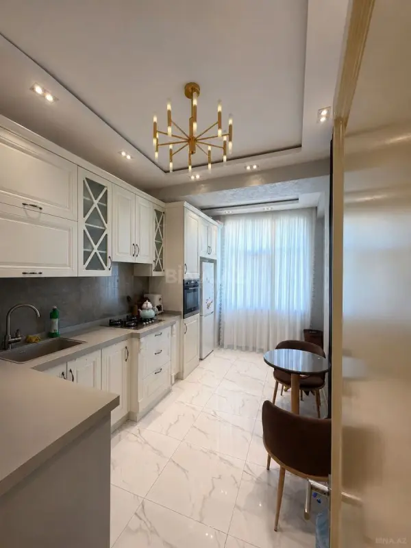 Satılır 4 otaqlı mənzil 123 m²
