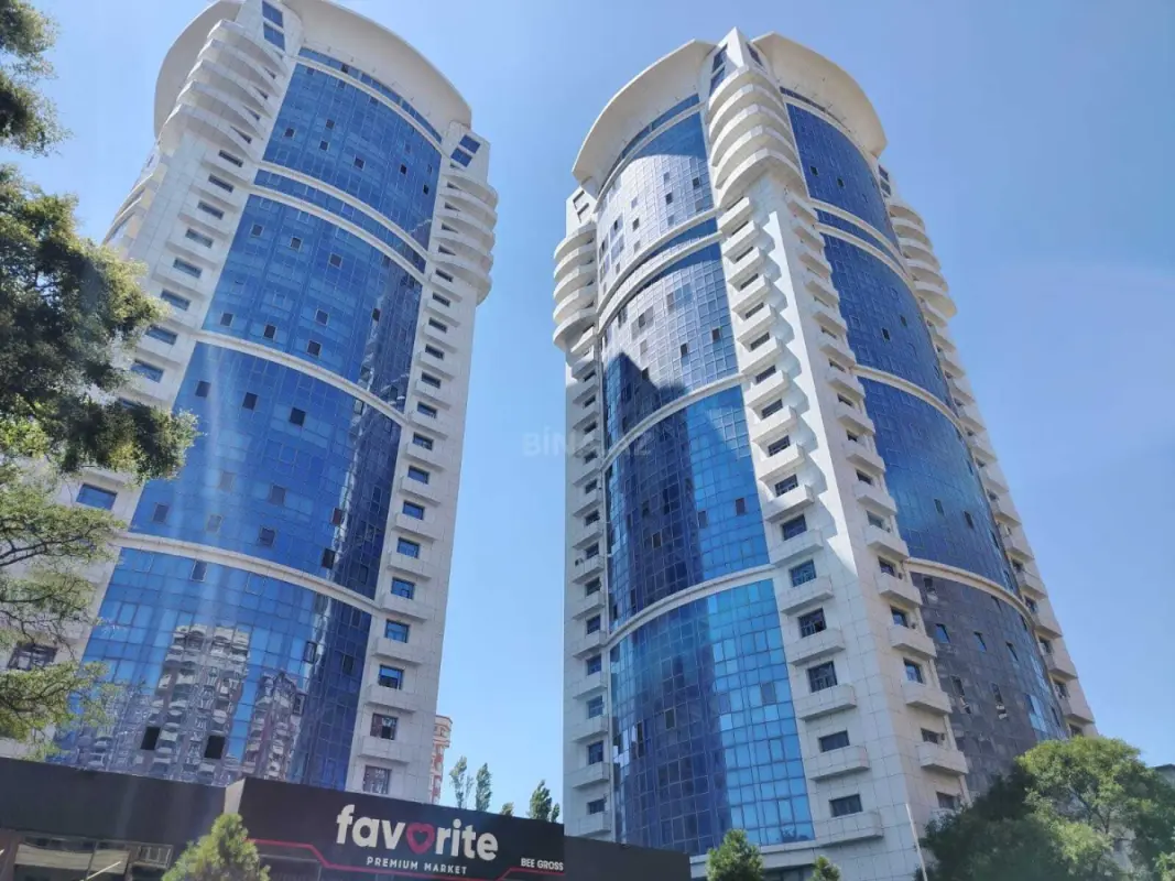 Satılır 4 otaqlı mənzil 168 m²