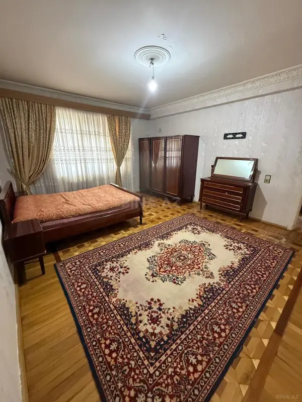 Kirayə verilir 4 otaqlı mənzil 130 m²