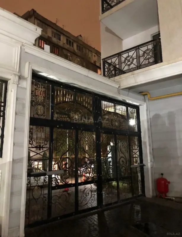 Satılır 4 otaqlı mənzil 177.9 m²