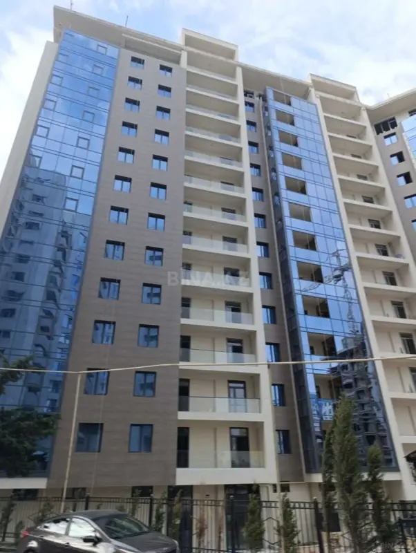 Satılır 3 otaqlı mənzil 163 m²