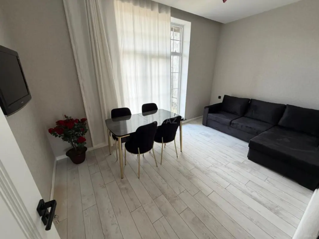 Kirayə verilir 2 otaqlı mənzil 56 m²