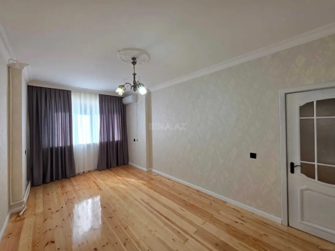 Satılır 4 otaqlı mənzil 120 m²