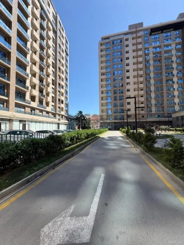 Satılır 5 otaqlı mənzil 267 m²