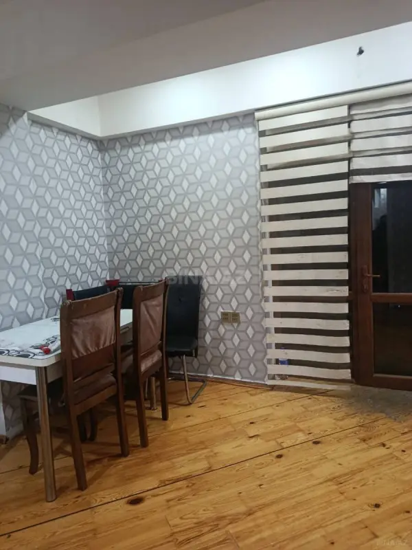 Kirayə verilir 5 otaqlı mənzil 150 m²