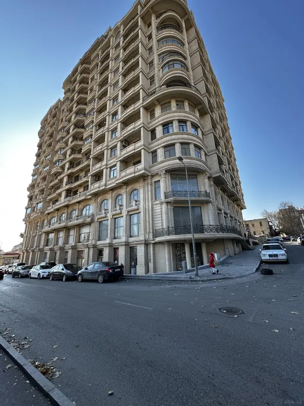 Satılır 3 otaqlı mənzil 270 m²