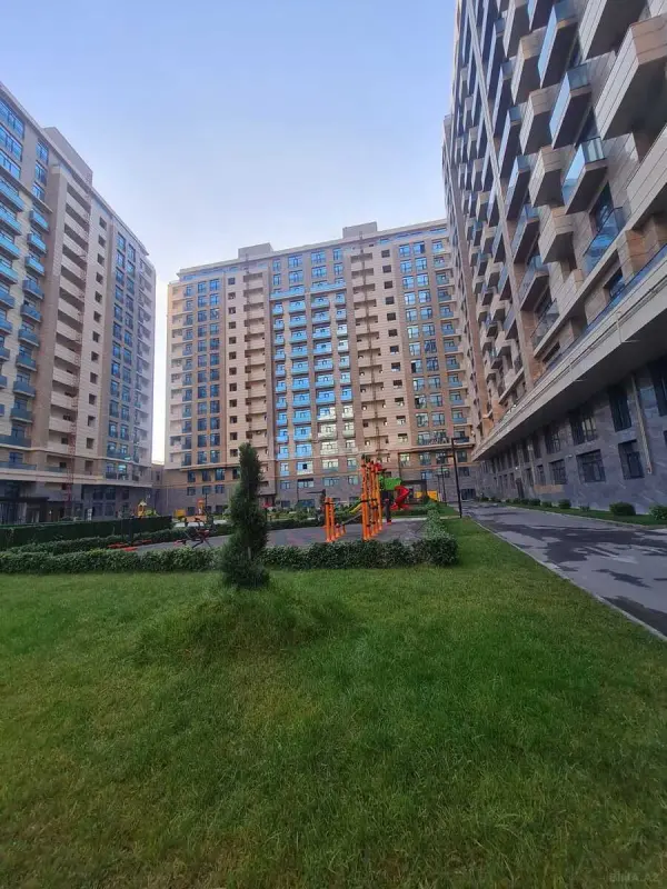 Satılır 2 otaqlı mənzil 97 m²